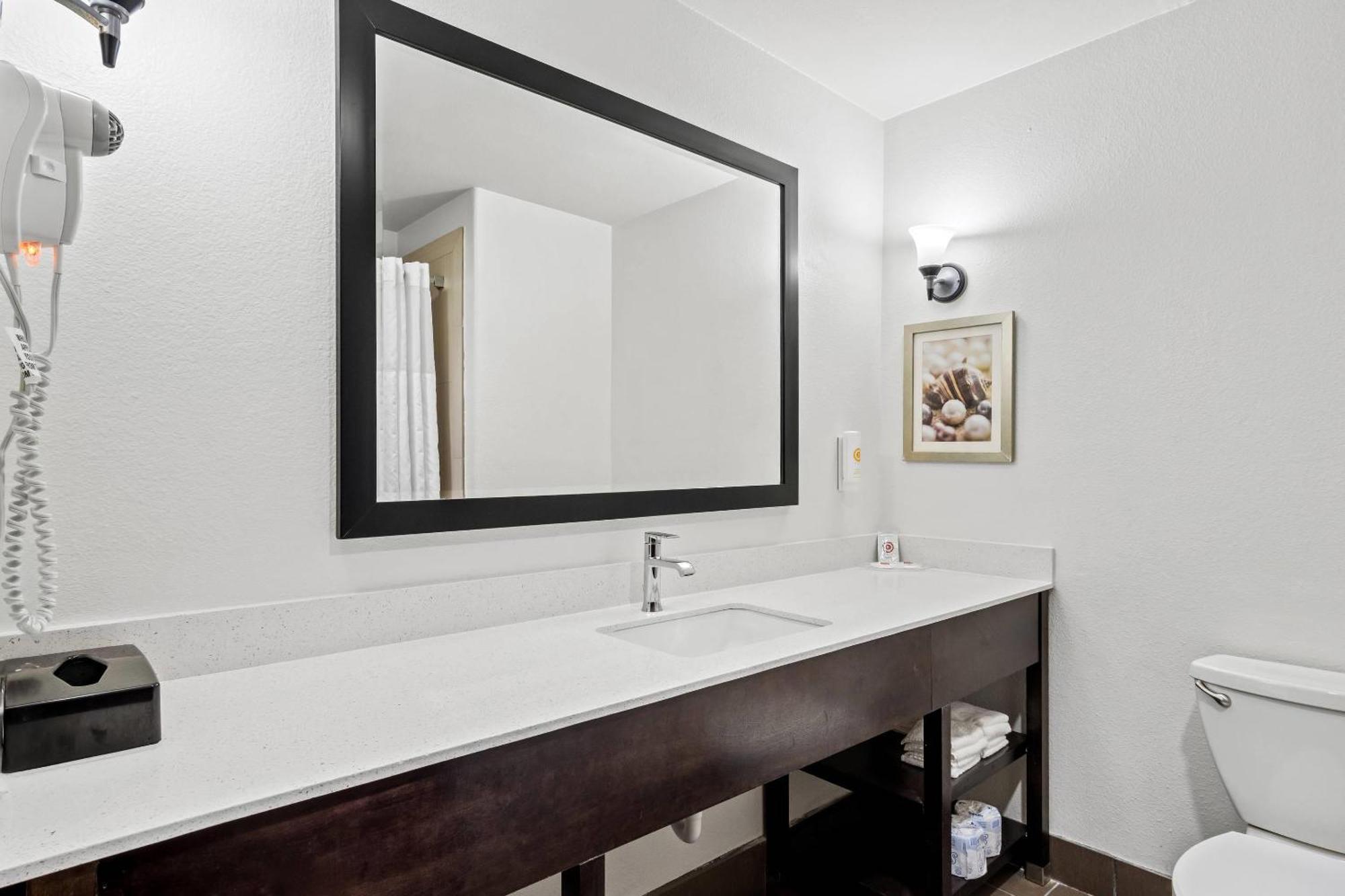 Hotel Comfort - Dallas 3*