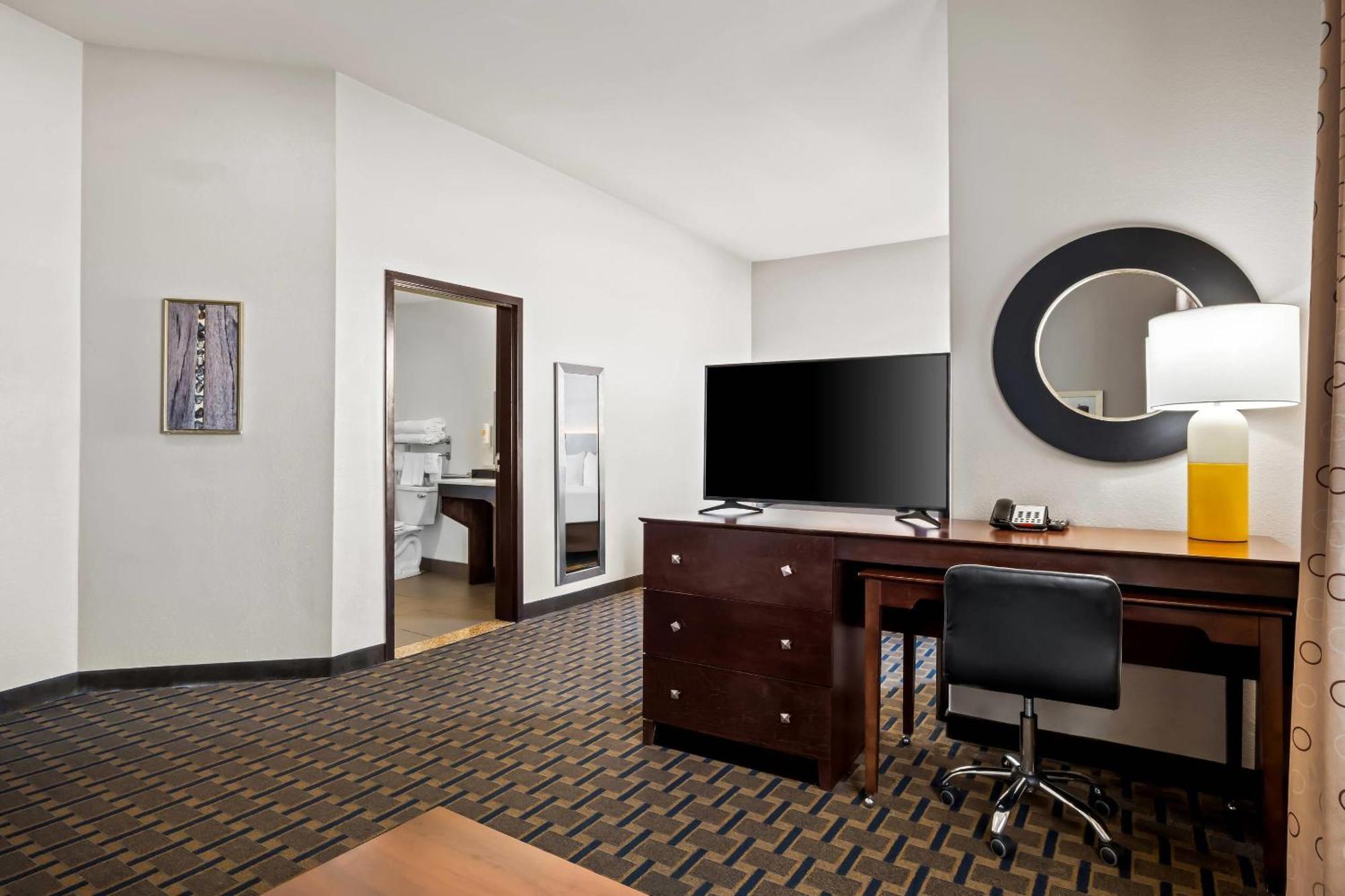 Hotel Comfort - Dallas 3*